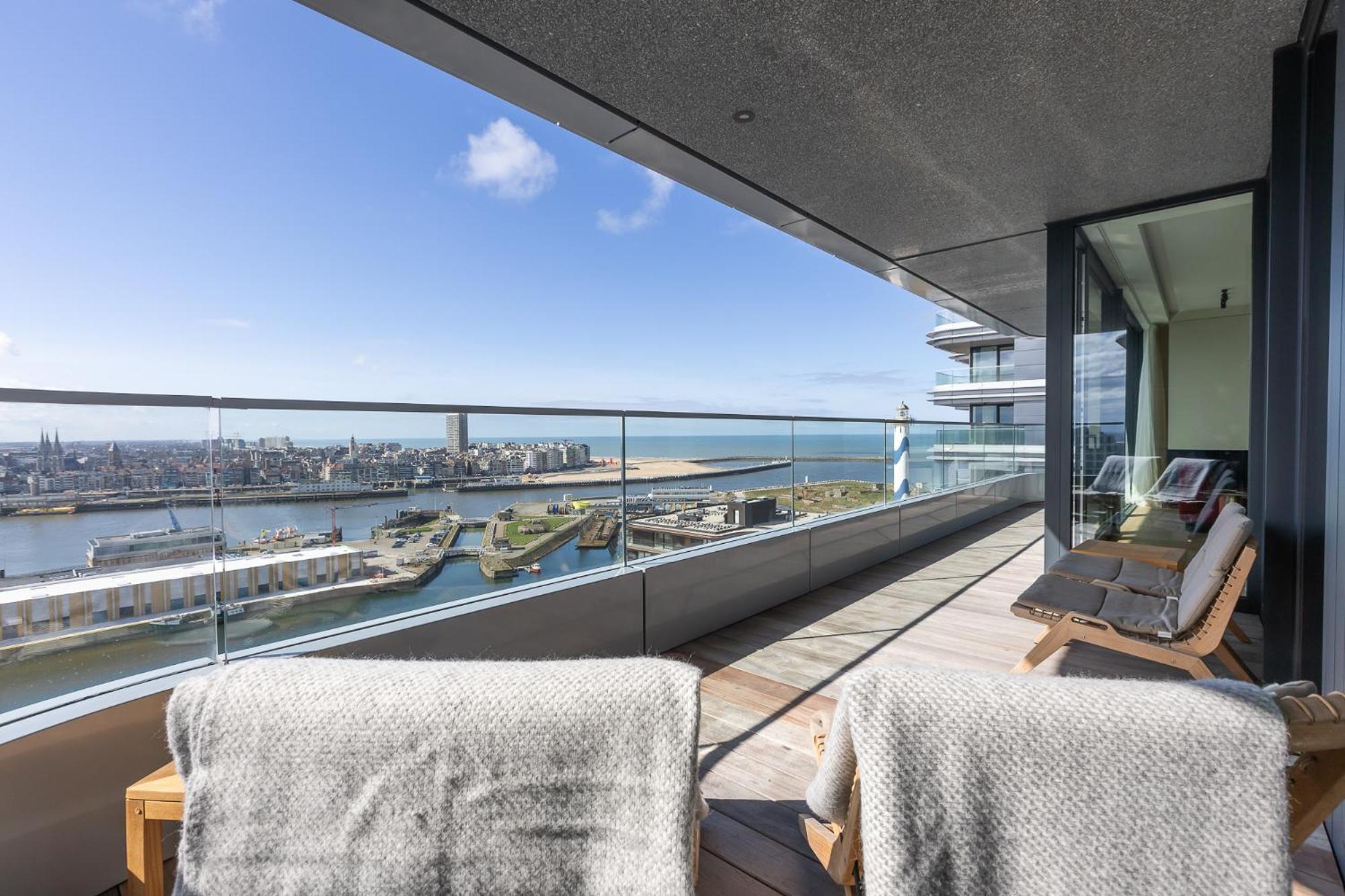 Sea Meets Sky - Ensor Apartment *