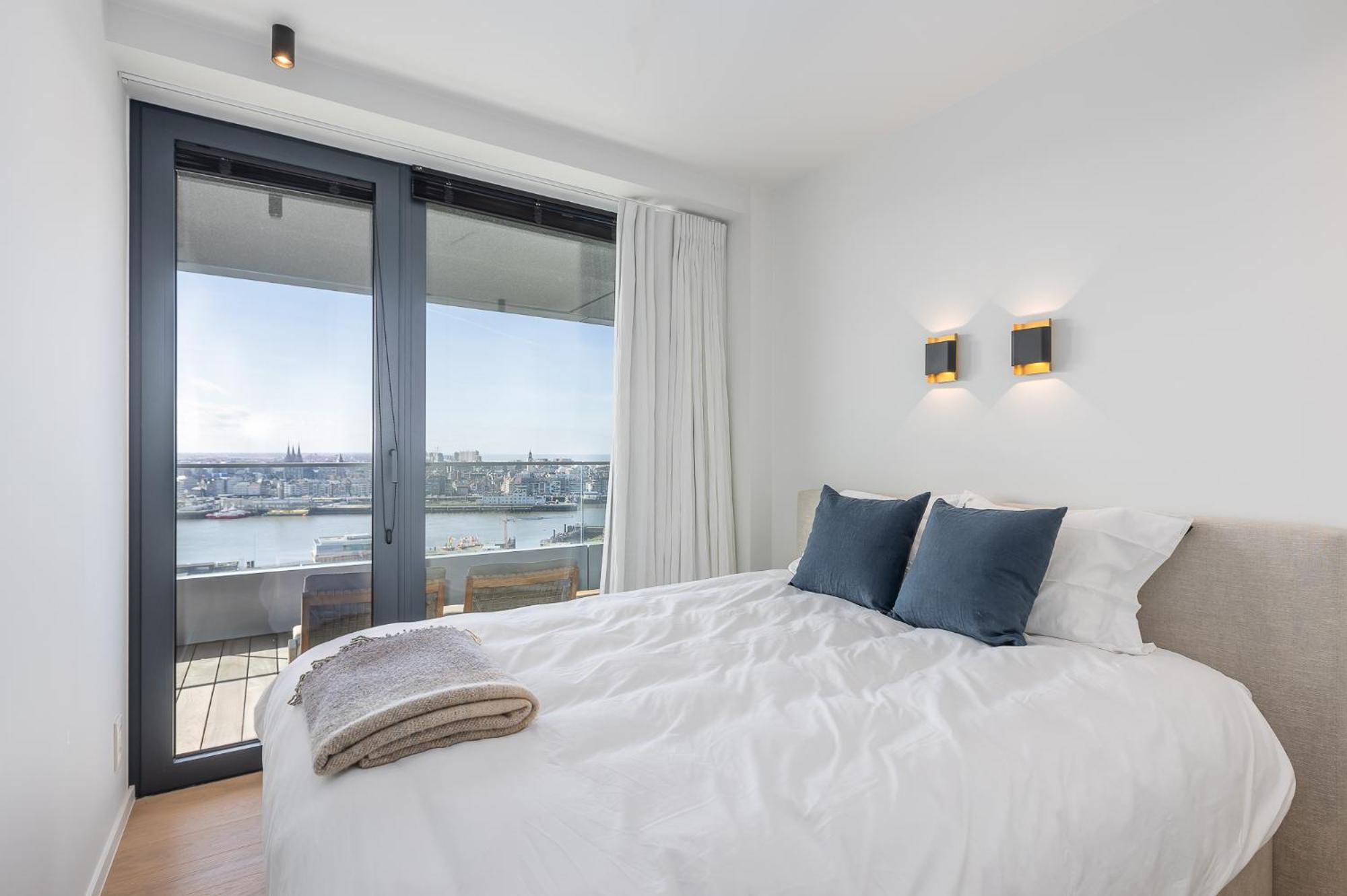 Apartment Sea Meets Sky - Ensor *